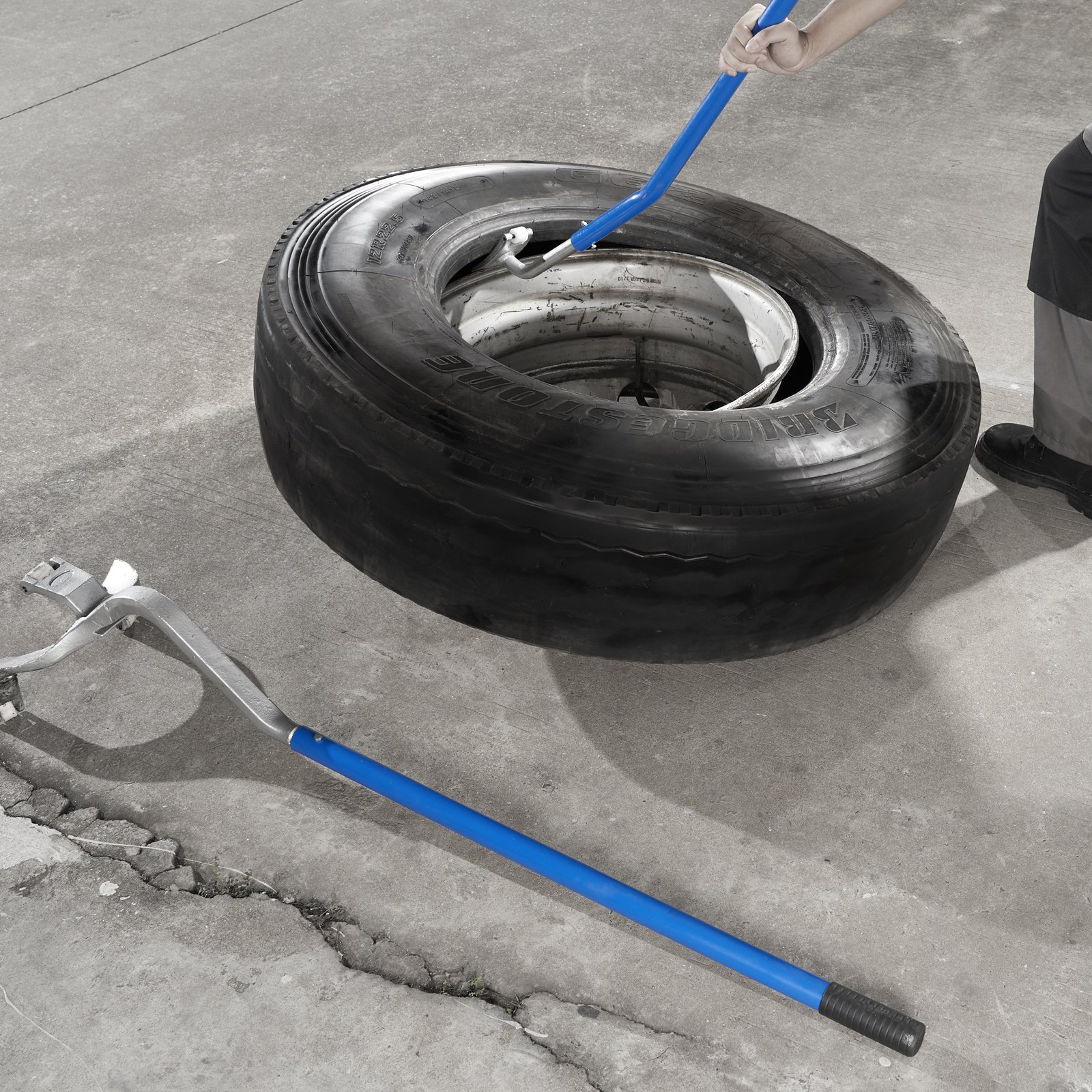 VEVOR Truck Tire Changer Mount Demount 22.5-24.5 In Radial Bias Ply Tubeless Tire - Image 2